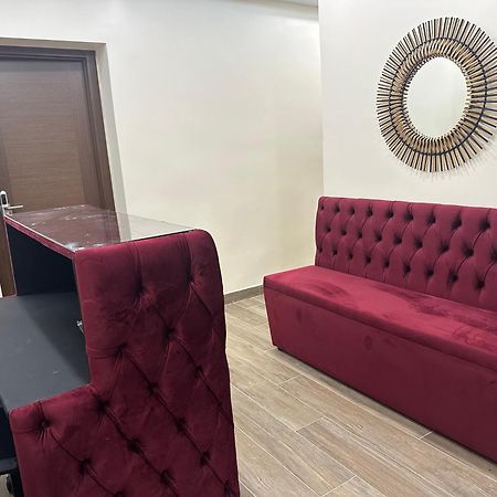 Hostal “ Infantas” Madryt Zewnętrze zdjęcie