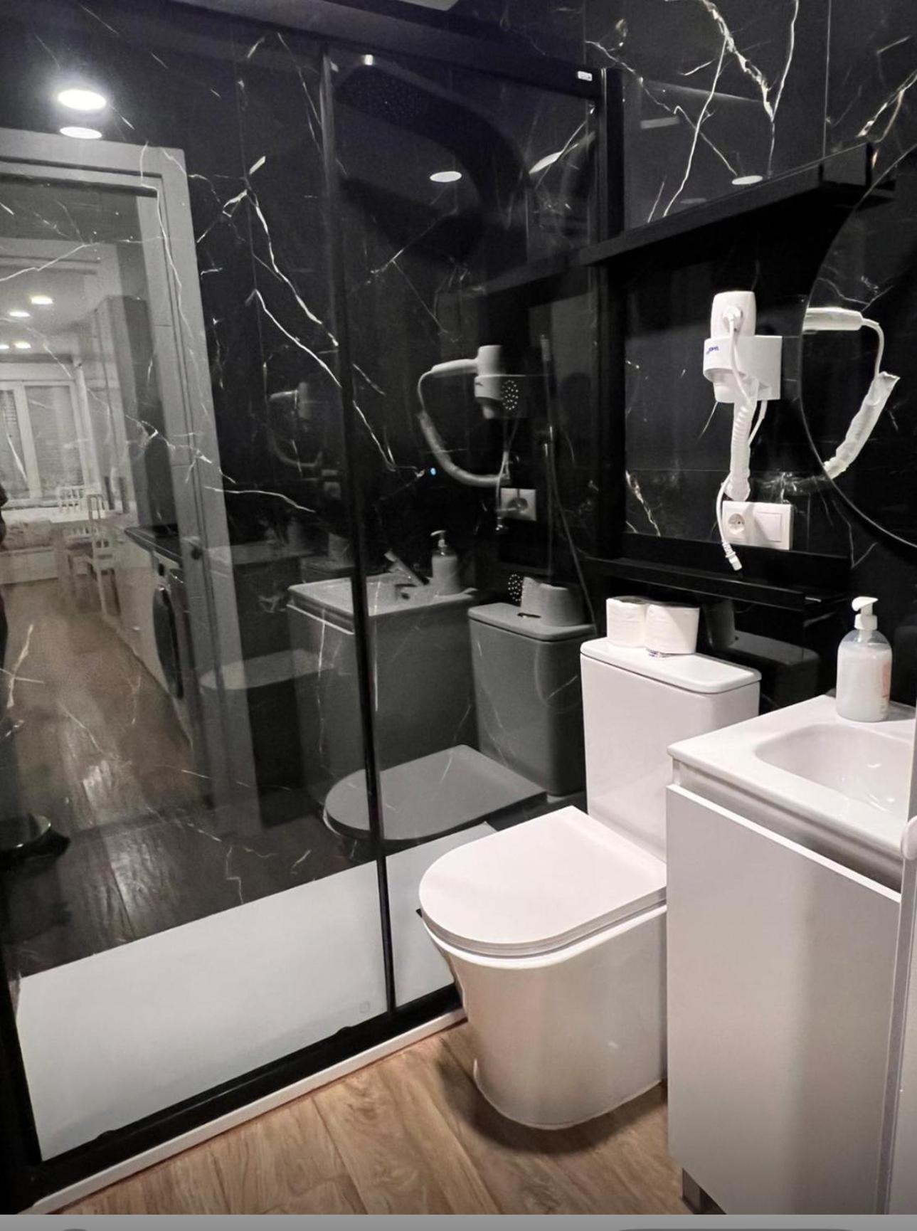 Hostal “ Infantas” Madryt Zewnętrze zdjęcie