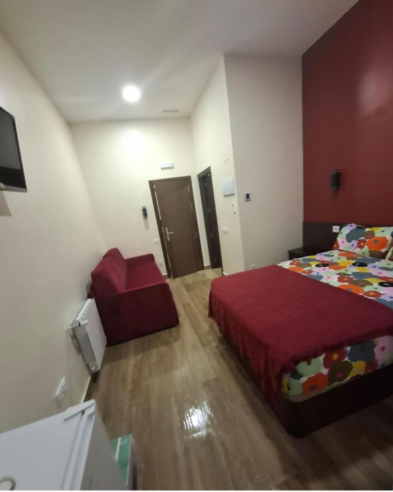 Hostal “ Infantas” Madryt Zewnętrze zdjęcie