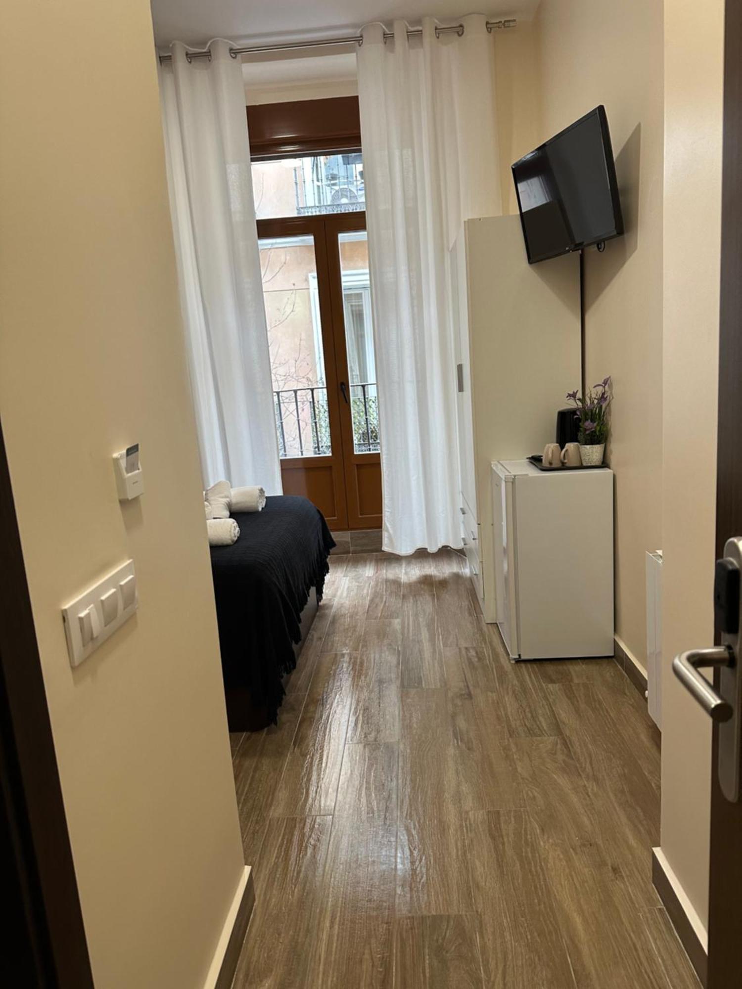 Hostal “ Infantas” Madryt Zewnętrze zdjęcie