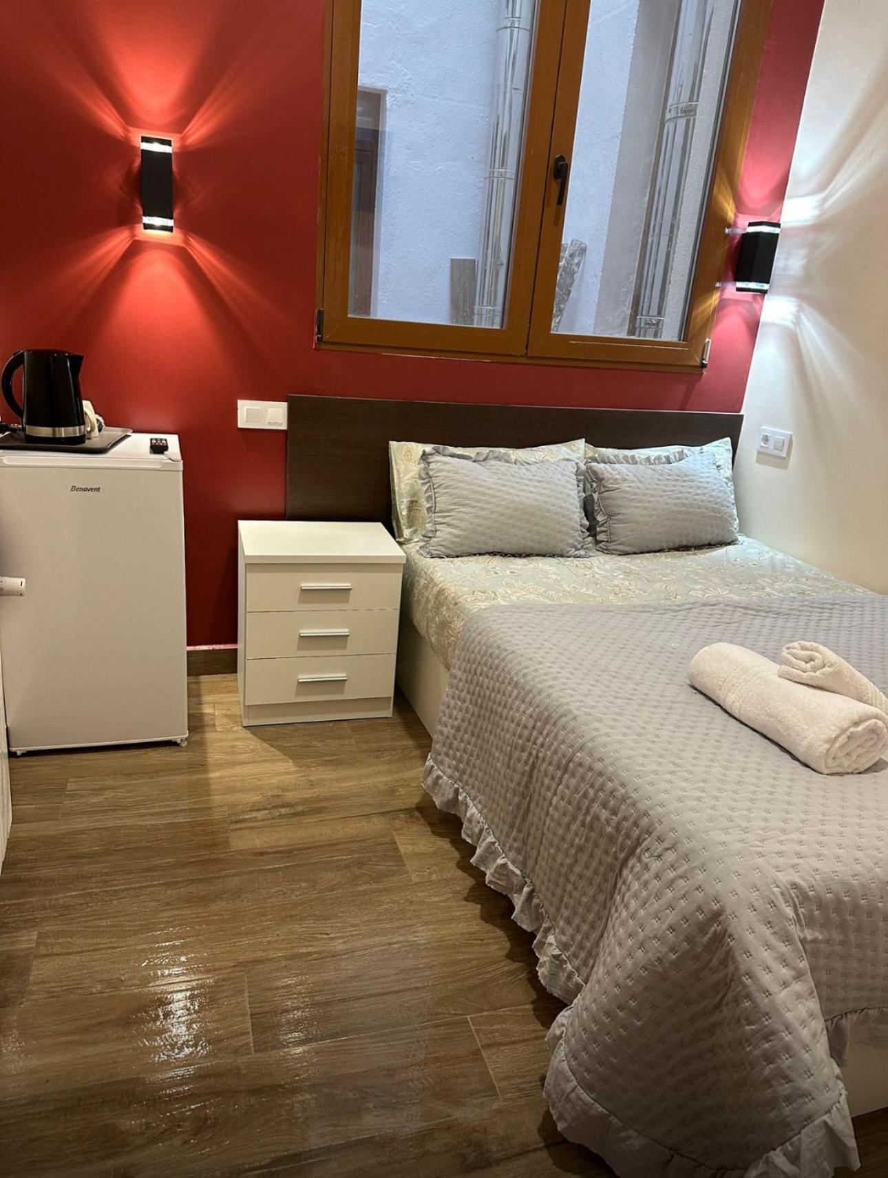 Hostal “ Infantas” Madryt Zewnętrze zdjęcie