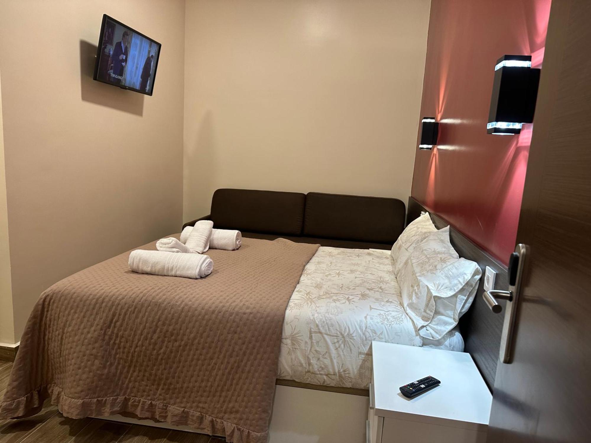 Hostal “ Infantas” Madryt Zewnętrze zdjęcie